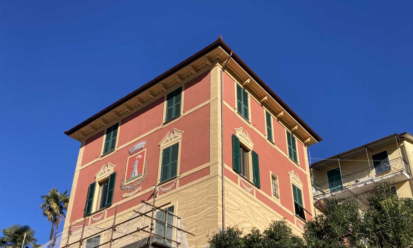 Ristrutturazione facciata decorata edificio